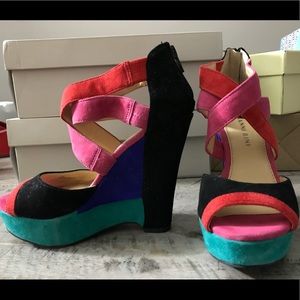 NEVER WORN Gianni Bini Suede Platform Wedges